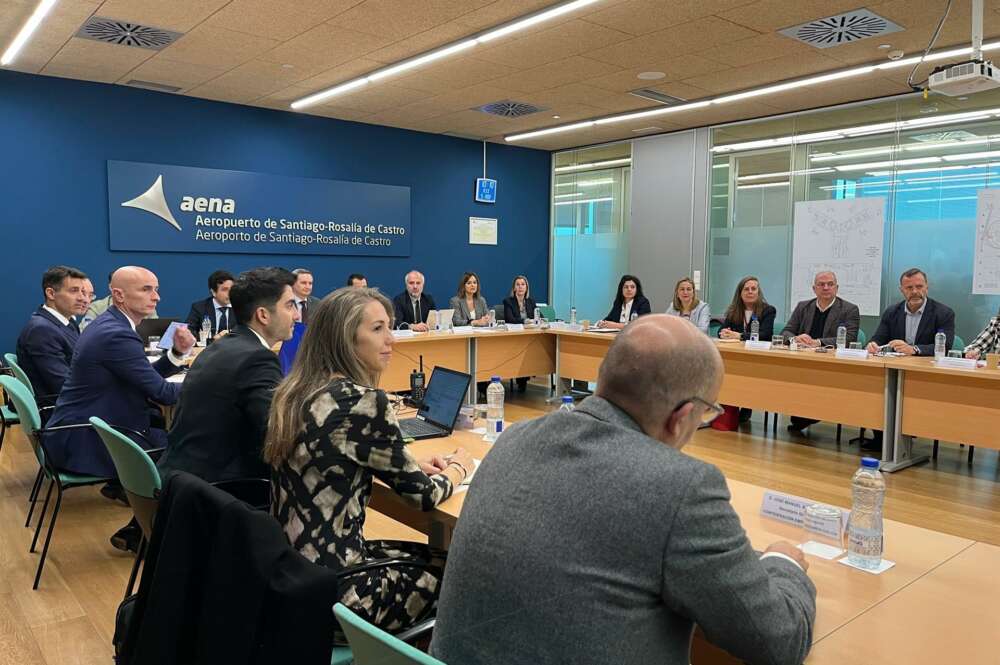 Primera reunión del grupo de trabajo 'Conectividad de Galicia' celebrada con representantes de la Xunta, Aena, grandes ciudades y la patronal gallega / Europa Press