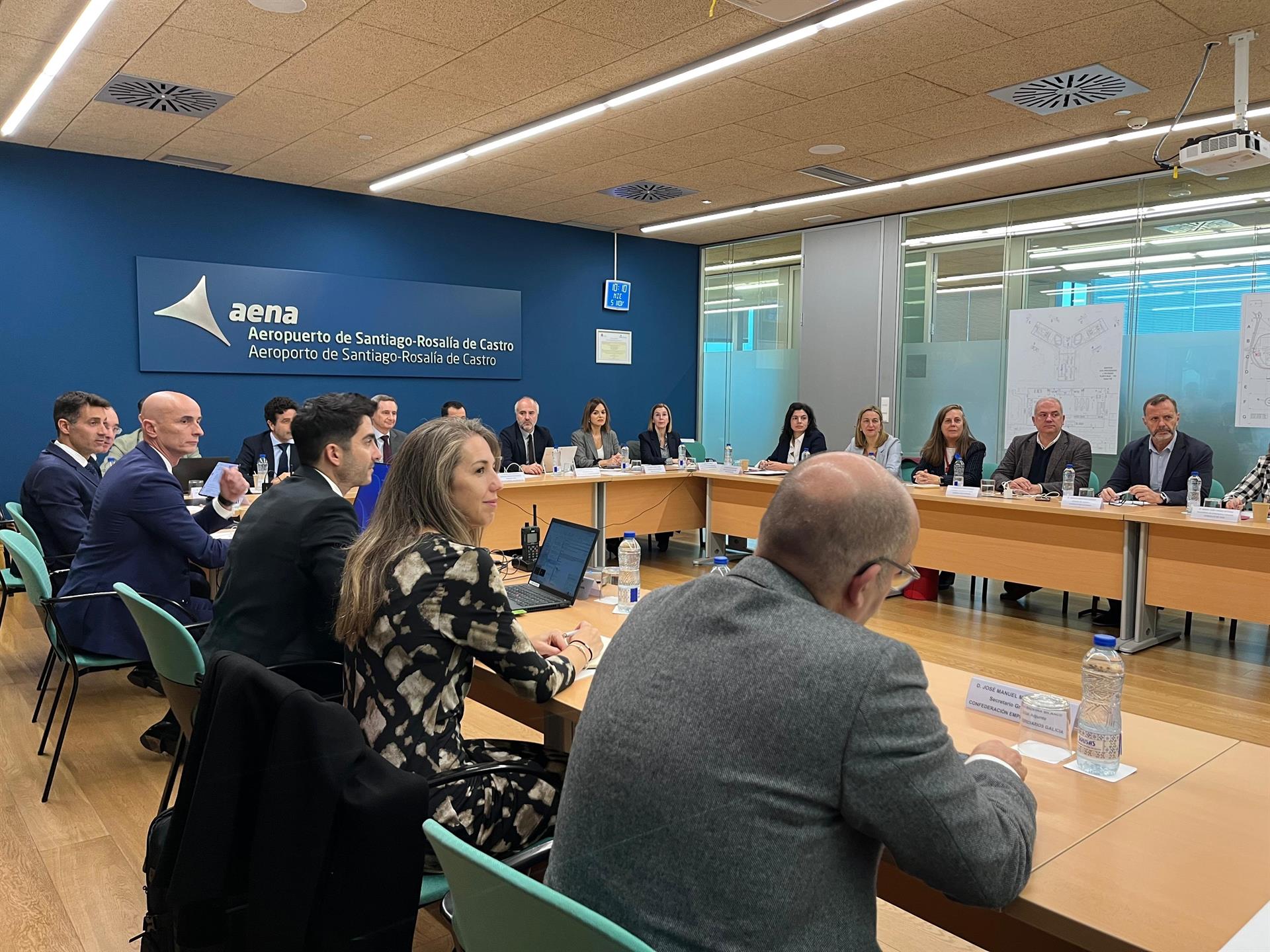 Primera reunión del grupo de trabajo 'Conectividad de Galicia' celebrada con representantes de la Xunta, Aena, grandes ciudades y la patronal gallega / Europa Press