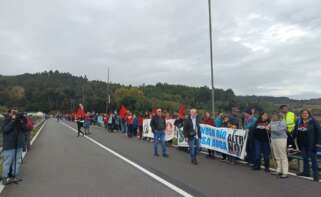 Manifestación en el embalse de Portodemouros contra la mina de Touro-O Pino y el proyecto de Altri