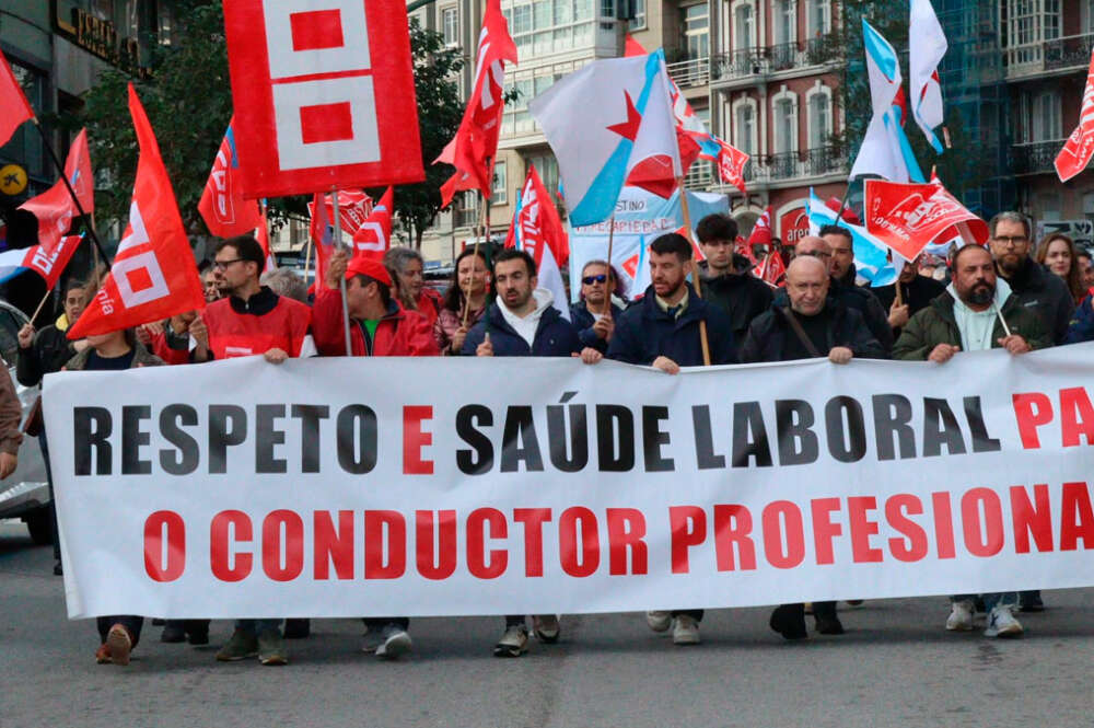 Protestas de representantes del sector del transporte de viajeros por carretera de la provincia de A Coruña. CIG