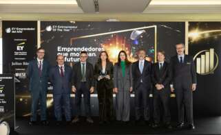 De izquierda a derecha: Fernando Bertrán, jefe de equipo de Julius Baer; Luis Aria, director de Alumni y Desarrollo Institucional del IESE en Madrid; José González Vázquez, conselleiro de Emprego, Comercio e Emigración; Carmen Lence, presidenta de Grupo Lence; María José Gómez Rodríguez, conselleira de Medio Rural; Pelayo Novoa, socio responsable de EY en Galicia; Miguel Corgos, conselleiro de Facenda; y Pablo Sanz, socio responsable del Premio Emprendedor del Año / EY