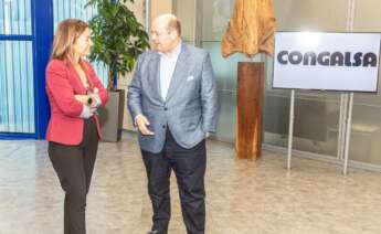 La conselleira do Mar, Marta Villaverde, durante su visita a la sede de Congalsa en A Pobra do Caramiñal / Xunta