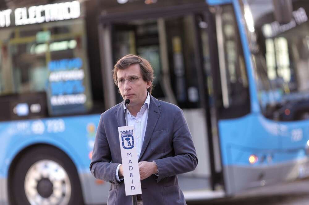 El alcalde de Madrid, José Luis Martínez-Almeida en la presentación de los nuevos buses eléctricos de la EMT |EUROPA PRESS