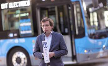 El alcalde de Madrid, José Luis Martínez-Almeida en la presentación de los nuevos buses eléctricos de la EMT |EUROPA PRESS