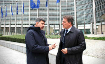 El eurodiputado del PSdeG, Nicolás González Casares, y el líder de los socialistas gallegos, José Ramón Gómez Besteiro, en Bruselas