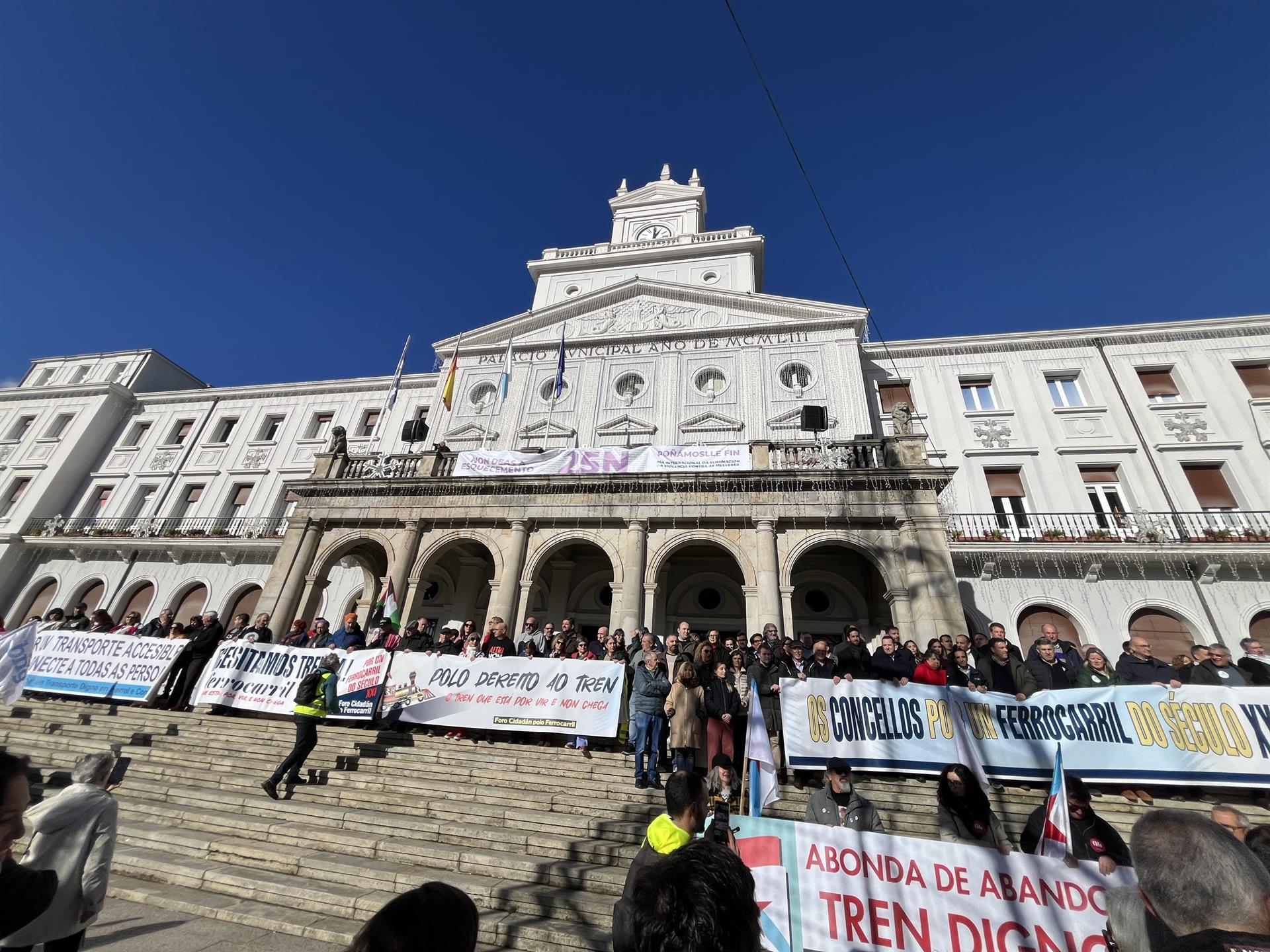 Manifestación por la mejora de los servicios ferroviarios de Ferrol y su comarca, a 30 de noviembre de 2025. - AYUNTAMIENTO DE FERROL