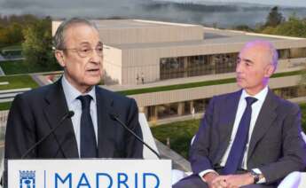 Florentino Pérez (ACS) y Rafael del Pino (Ferrovial) con el proyecto para el Centro de Protonterapia de Galicia, que construye Copasa / EDG