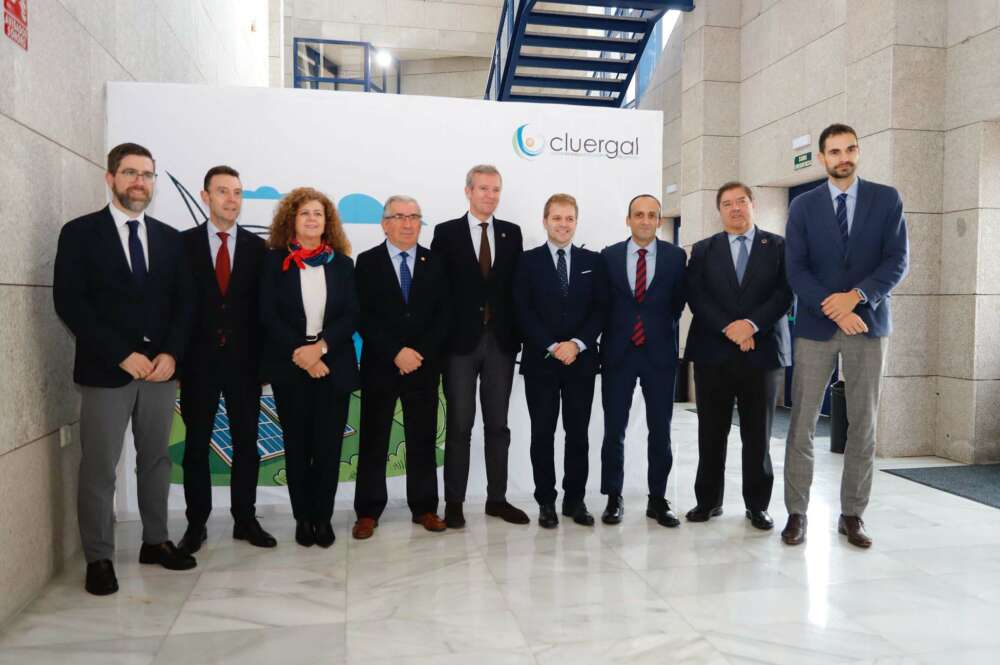 Foto de grupo de los participantes en el 15 aniversario de Cluergal / Cluergal