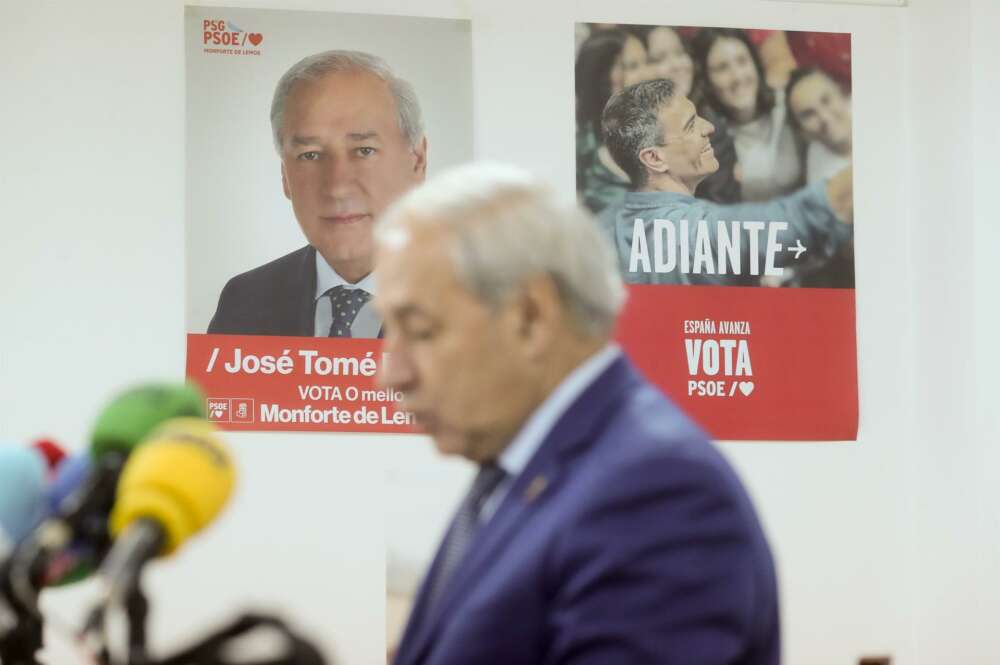 El hasta ahora presidente de la Diputación de Lugo, José Tomé, durante su comparecencia, en la sede del PSdeG-PSOE en Monforte / Europa Press