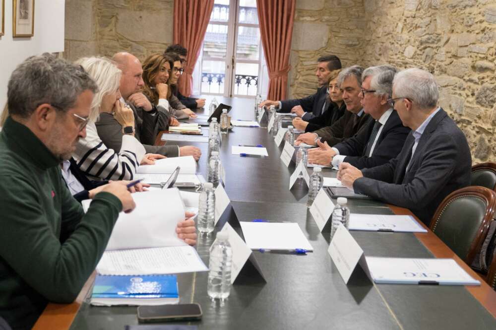 Imagen de la reunión entre diputados y senadores del PP con el presidente de la CEG, Juan Manuel Vieites / PP