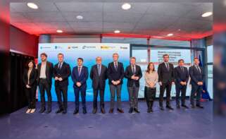 Foto de familia del acto de presentación del acuerdo entre la Autoridad Portuaria de A Coruña y Repsol para el traslado a Punta Langosteira de la terminal marítima