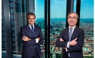 Gonzalo Sánchez y Héctor Flórez, responsables de PwC y Deloitte en España, en un montaje en la sede de PwC