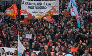 Manifestación contra el proyecto de Altri convocada por Ulloa Viva, Mina Touro-O Pino Non y PDRA, a 14 de diciembre de 2025, en Santiago