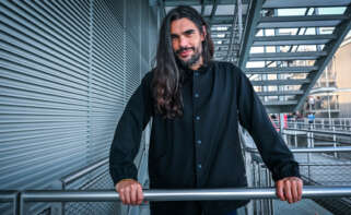 El director Óliver Laxe posa durante el Festival de Cine de Santander (FCS)