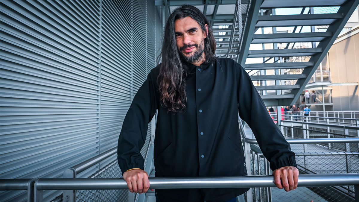 El director Óliver Laxe posa durante el Festival de Cine de Santander (FCS)