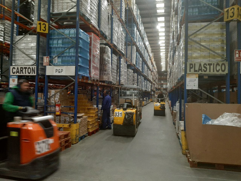 Trabajadores de la plataforma de productos no perecederos de Gadisa