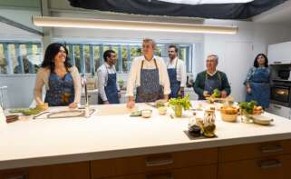 Imagen del video de Navidad de Alfonso Rueda en el que 'cocina' para toda Galicia junto con cargos del PPdeG. Foto: PPdeG