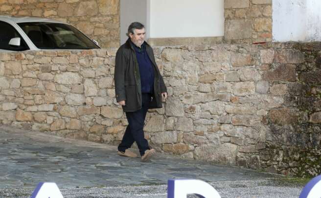 El dueño de Sargadelos, Segismundo García, a su salida de la fábrica, a 28 de noviembre de 2025, en Cervo, Lugo, Galicia (España). El dueño de Sargadelos, Segismundo García, ha vuelto a ordenar que pare la producción en la histórica planta de cerámica de - Carlos Castro - Europa Press