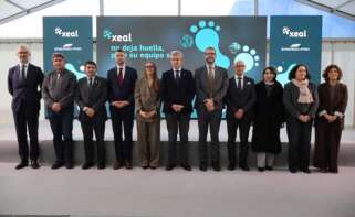Imagen del acto simbólico de puesta de la primera piedra de la nueva fábrica de carbón vegetal de Xeal en Dumbría / Xeal