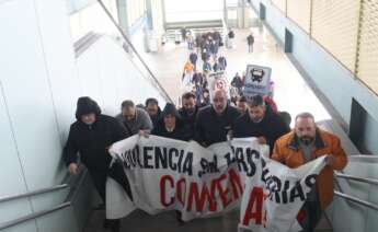 Trabajadores protestan en Santiago ante el atasco en el convenio provincial del transporte de viajeros por carretera / CIG