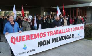 Imagen de la protesta de trabajadores de Losán frente a las oficinas de A Coruña / CIG