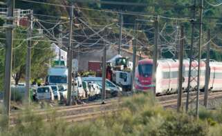 Imagen de la zona del accidente ferroviario con los convoyes de trenes siniestrados