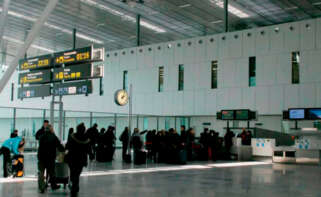 Vista interior del aeropuerto de Lavacolla