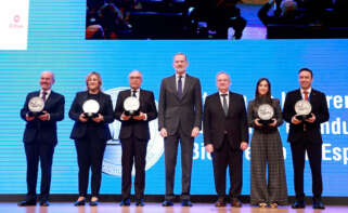 Eduardo Ferrer Puig, CEO & Co-Founder de Slimop, tercero empezando por la izquierda, junto a S.M. el Rey.