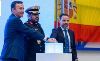 El presidente de Navantia, Ricardo Domínguez, y el contralmirante de la RSNF, Mansour Aljuaid, durante el acto del corte de chapa de la primera de las tres nuevas corbetas en San Fernando / Navantia