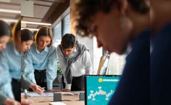 Personal de una empresa reunidos