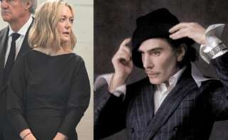 Marta Ortega, presidenta no ejecutiva de Inditex, al lado de una imagen del diseñador Jonh Galliano, que ha fichado para una colaboración creativa de dos años con Zara.