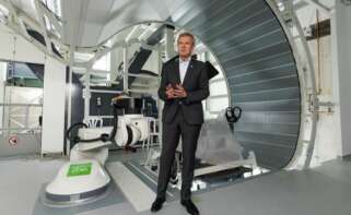 Alfonso Rueda visita el centro de protonterapia de Galicia, ubicado en Santiago de Compostela