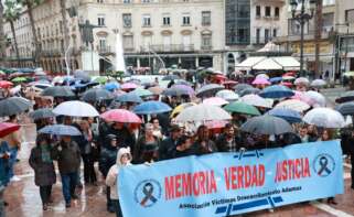 Imágenes de la marcha convocada por la Asociación Víctimas del Descarrilamiento de Adamuz en Huelva / Europa Press