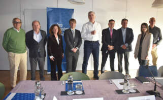 Foto de familia antes de la celebración de la segunda jornada de la XV Reunión Anual del Foro Económico de Galicia en el Parador de Muxía / Foro Económico de Galicia