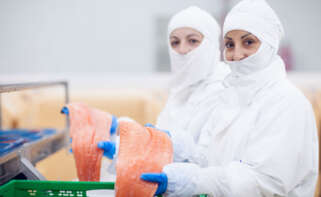 Imagen de archivo de dos trabajadoras de Unión Martín / Unión Martín