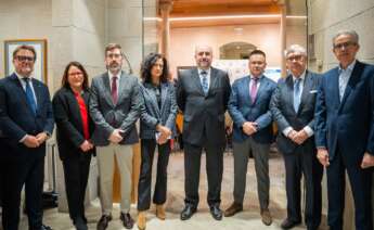 El presidente de la Confederación de Empresarios de Galicia, Juan Manuel Vieites, segundo por la derecha, en una jornada sobre capital humano celebrada por la Confederación de Empresarios de Ourense.