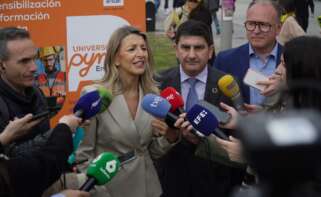 La vicepresidenta segunda del Gobierno y ministra de Trabajo y Economía Social, Yolanda Díaz, atiende a los medios de comunicaciónantes de clausurar el proyecto itinerante 'Formación en Ruta' / Europa Press