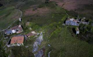 Imagen aérea de la aldea de Candelago, en Ponteceso