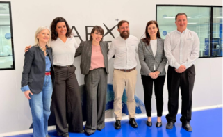 La conselleira de Economía, María Jesús Lorenzana, en las instalaciones de UARX en Nigrán