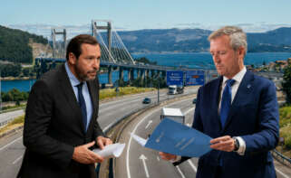 Fotomontaje en el que puede verse al presidente de la Xunta, Alfonso Rueda, y al ministro de Transportes, Óscar Puente, con la AP-9 a su paso por Rande de fondo
