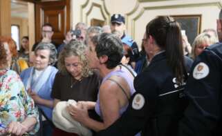 Varios vecinos interrumpen el último pleno ordinario en Lugo antes de la moción de censura el próximo 7 de mayo, en el Ayuntamiento de Lugo / Europa Press