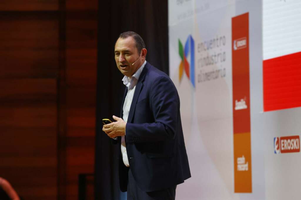 Jorge Eiroa, director de Compras de Vegalsa-Eroski, durante su intervención en el undécimo encuentro de la compañía con la industria alimentaria / Vegalsa