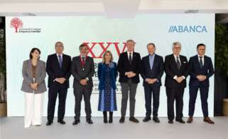 Tona Martínez (cuarta por la izquierda) es la primera mujer en presidir la Asociación Gallega de la Empresa Familiar / AGEF