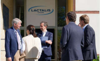 Emmanuel Besnier, presidente de Lactalis, junto al director del grupo en España y Portugal, David Saliot, en la planta de Granada / Lactalis