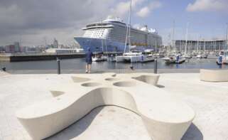 Crucero en el puerto interior de A Coruña