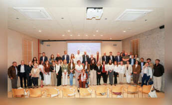 Foto de familia de la tercera edición del foro “Mulleres dos Mares”