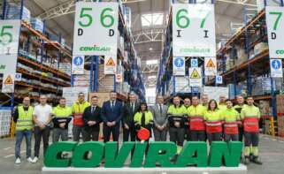 El presidente de la Xunta, Alfonso Rueda, visita la plataforma logística de Covirán en Santiago de Compostela / Mónica Arcay Carro