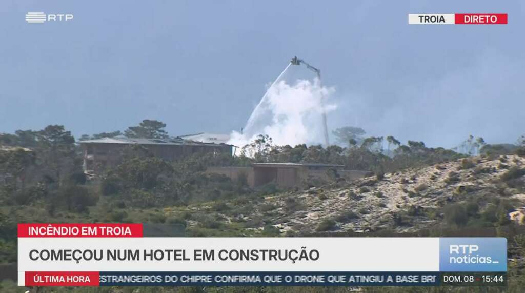 Imaxes en directo dos traballos de extinción no hotel de Sandra Ortega gravadas por RTP