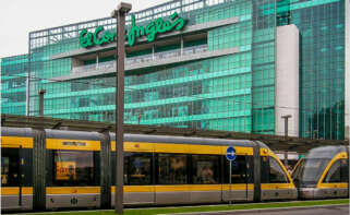 Establecimiento de El Corte Inglés en Gaia (Oporto) / Wikipedia