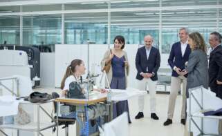 El presidente de la Xunta, Alfonso Rueda, y la conselleira de Economía e Industria, Maria Jesús Lorenzana, son recibidos en la sede de Inditex en Arteixo por el CEO de la compañía, Óscar García Maceiras